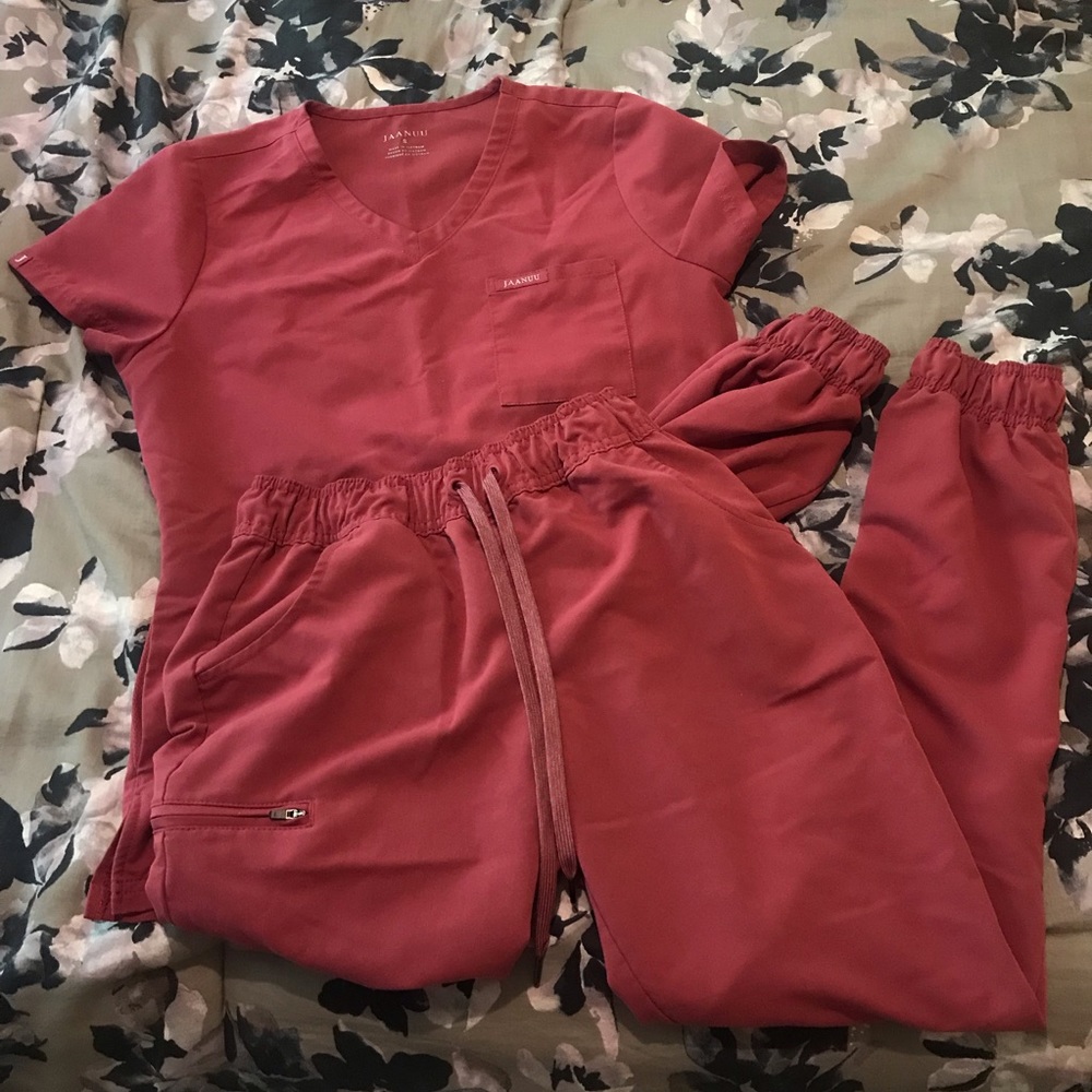 Small Jaanuu scrubs in Warm Berry